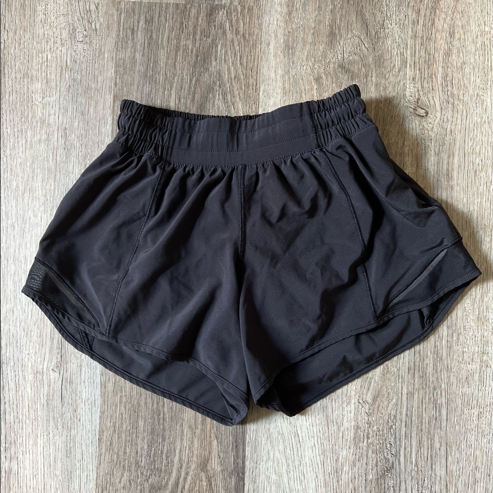 LULULEMON SIZE 2 TALL BLACK HOTTY HOT SHORTS